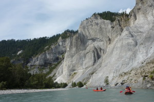 Švýcarské letní řeky na kanoi nebo kajaku. Snídaně v ceně.